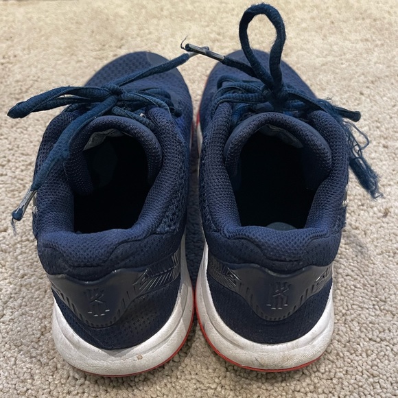 Kyrie Irving Youth Basketball Shoes Size 3Y Blue/Red - Picture 3 of 5